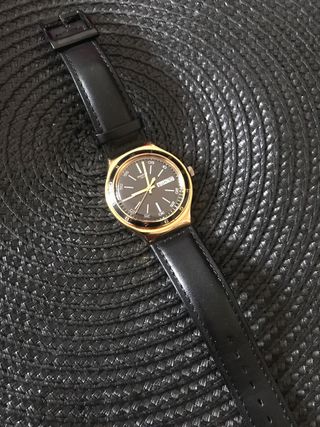 Swatch Irony Oro - Reloj de Pulsera Dorado