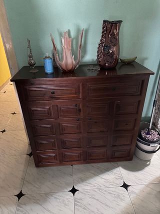 Mueble de madera con cajones