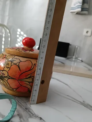 Caja de madera antigua pintada a mano