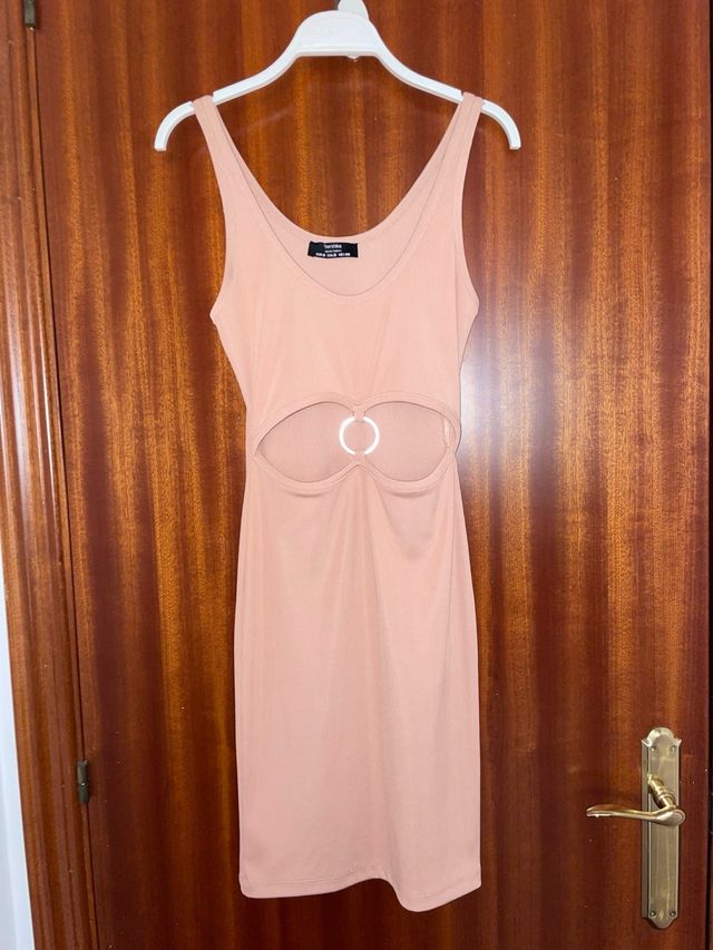 Vestido ajustado rosa con aro