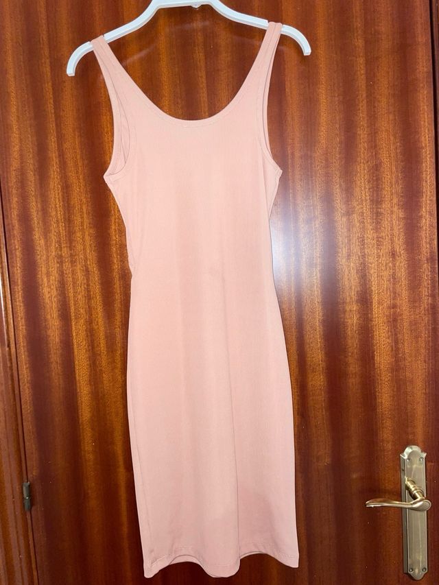 Vestido ajustado rosa con aro