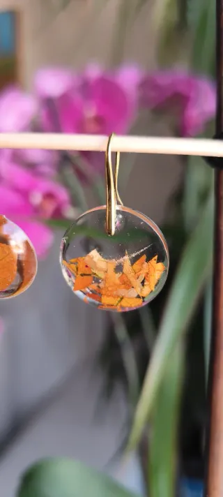 Pendientes hoja amarilla en resina Uv