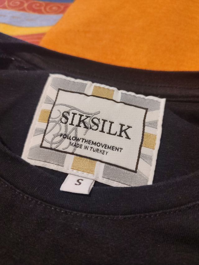 Camiseta SikSilk Negra y Azul