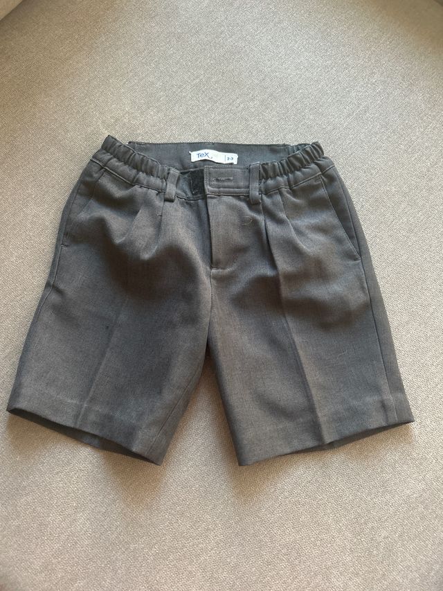 Pantalón gris uniforme escolar
Talla 2