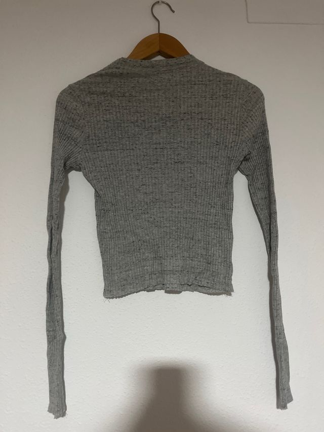 Camiseta gris de manga larga