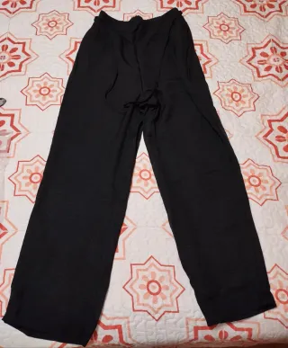 Pantalón negro ancho y cómodo tela fina