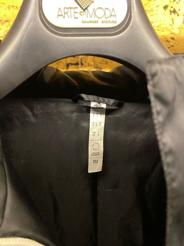 Chaqueta larga Adidas negra con capucha