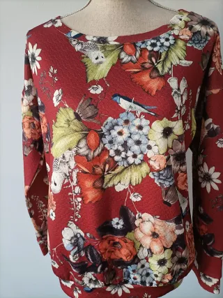 Blusa estampada flores y pájaros