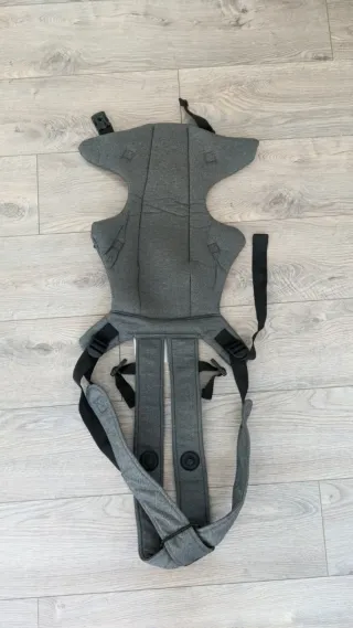 Mochila portabebés gris. Jané. 