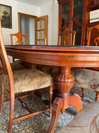 Conjunto muebles comedor madera.