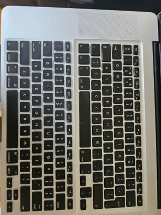 MacBook Pro 17 A1297 Plata i7 - 2.3ghz 16gb RAM 