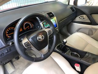 Toyota Avensis 1.8. Techo.Cuero.Libro revisiones.