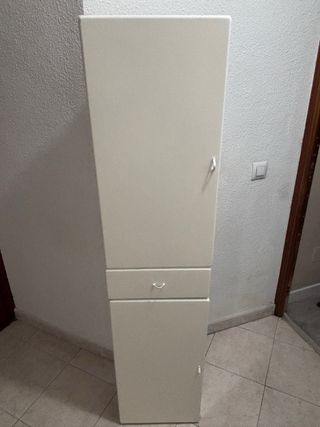 Armario de baño blanco