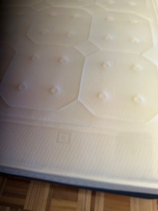Cama 1.50 con Colchón Nuevo y Mesita
