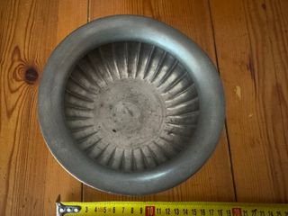 Antico cofanetto in peltro lavorato