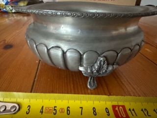 Antico cofanetto in peltro lavorato