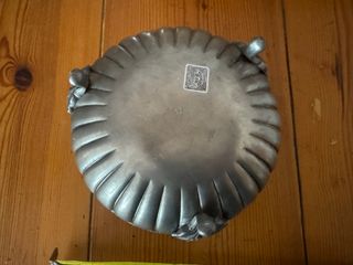 Antico cofanetto in peltro lavorato