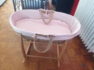 Moisés para bebé con soporte de madera