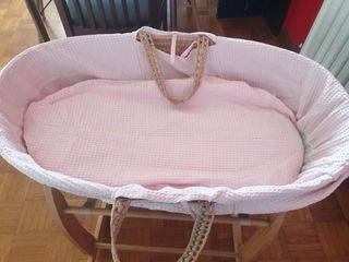 Moisés para bebé con soporte de madera