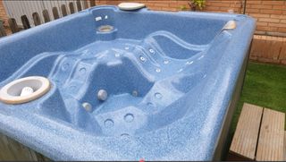 Jacuzzi Spa exterior azul