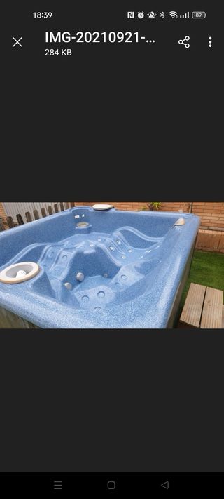 Jacuzzi Spa exterior azul