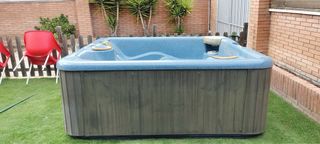 Jacuzzi Spa exterior azul