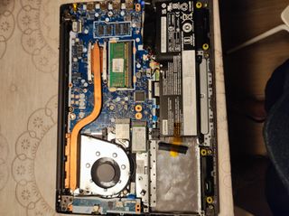 Portátil Lenovo V14-IIL para piezas recambio.