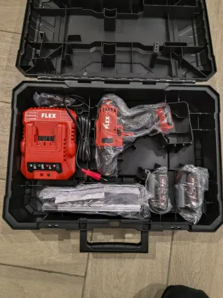 Avvitatore a batteria Flex con caricabatterie