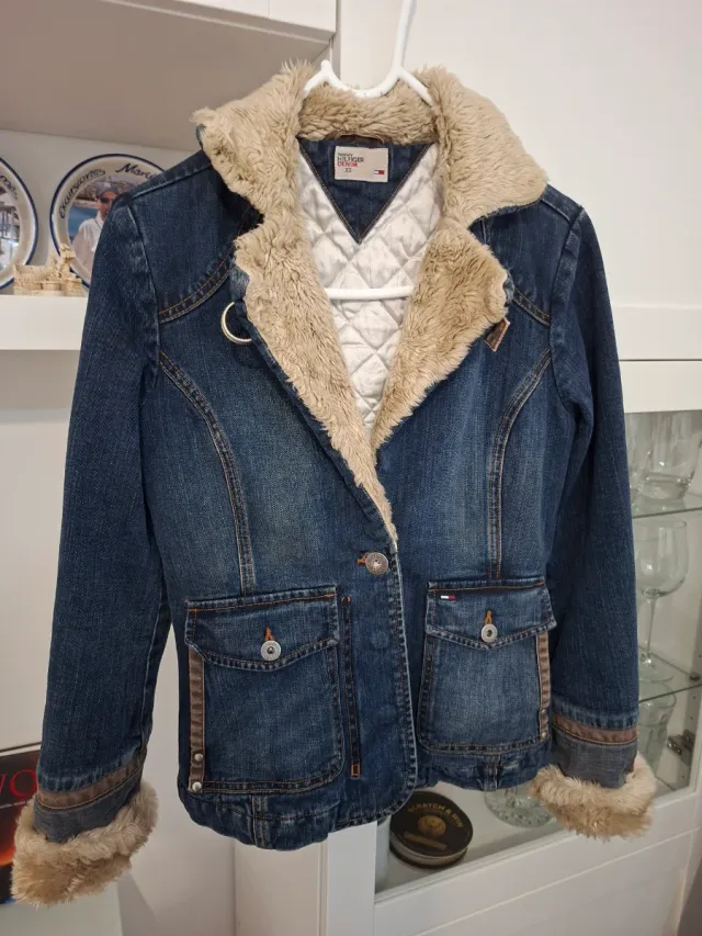 Cazadora vaquera Tommy Hilfiger forrada acolchado.