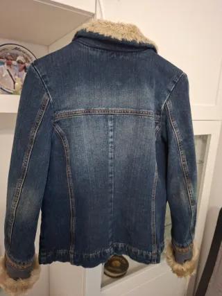 Cazadora vaquera Tommy Hilfiger forrada acolchado.