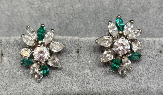 Pendientes vintage esmeralda y brillante Bisutería
