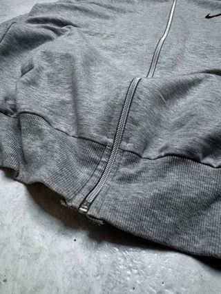 Felpa Nike con cappuccio grigia zip