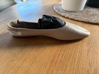 Zapato tipo Bailarinas de piel beige