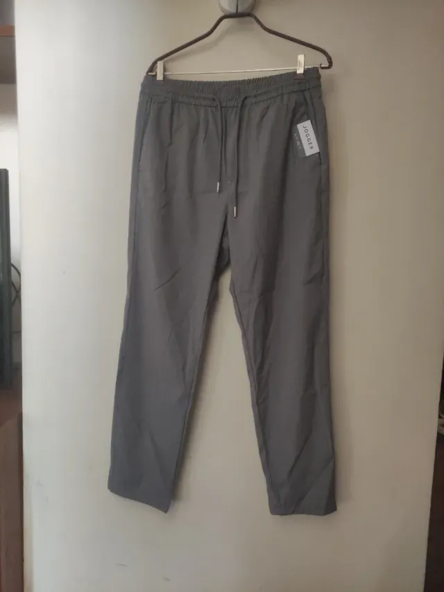 Calças de treino cinzentas novas