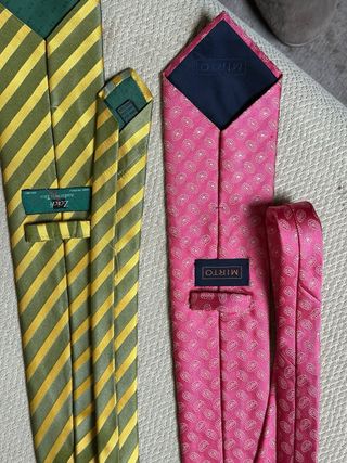 Lote 2 corbatas seda diseño paisley y rayas