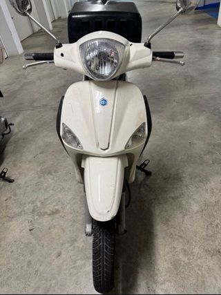 Piaggio Liberty 49 sym 125cc con baúl desde 350€