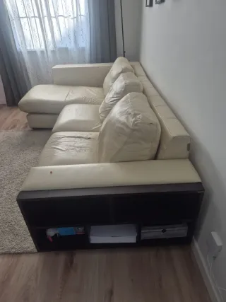 Sofá seccional de cuero beige