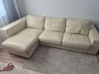 Sofá seccional de cuero beige