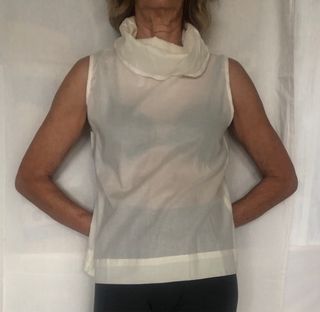 Blusa crema cuello chimenea talla única