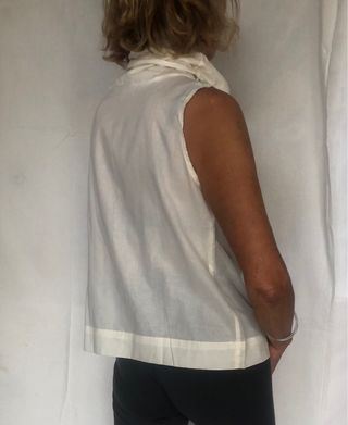 Blusa crema cuello chimenea talla única