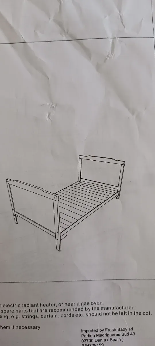 Cuna convertible en cama blanca