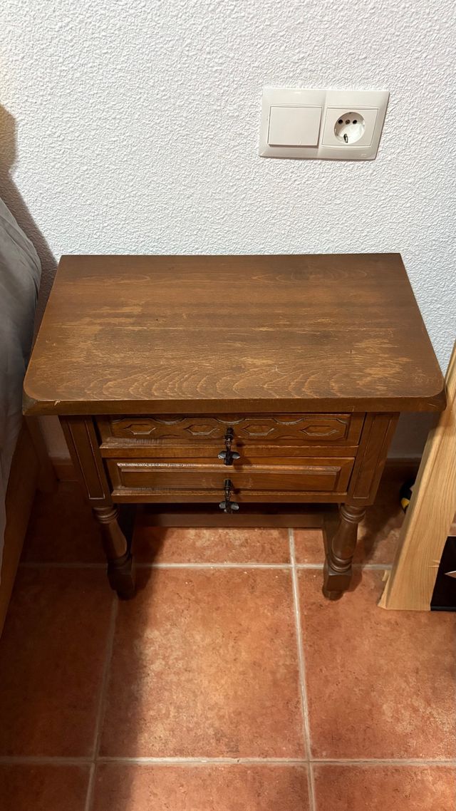 Comodino vintage in legno