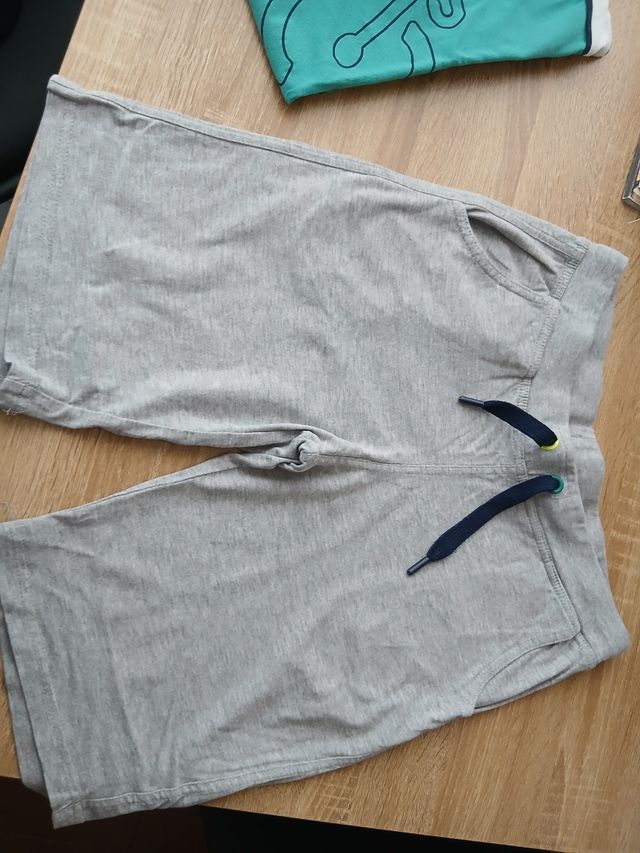 Completo maglietta e pantaloncini Due completi