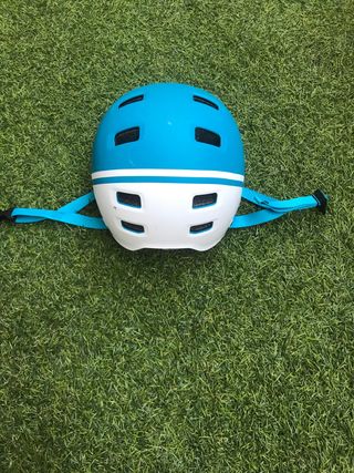 Casco infantil azul 52-55 cm