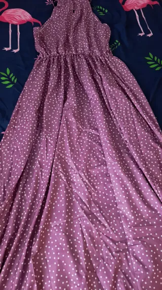 Vestido largo morado de lunares