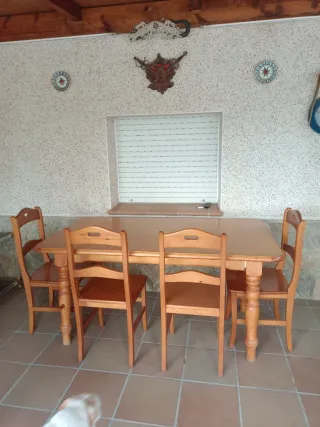 Tavolo e 4 sedie in pino massiccio