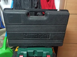 Atornillador Hitachi, Cargador y Linterna