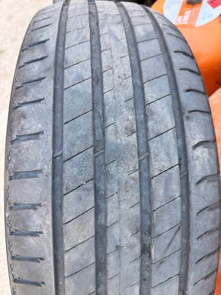 Neumático Michelin 235/65 R17