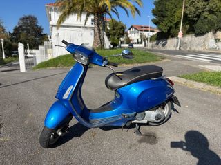 Vespa Sprint 125 Azul Eléctrico 8.000 km