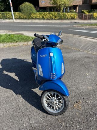 Vespa Sprint 125 Azul Eléctrico 8.000 km